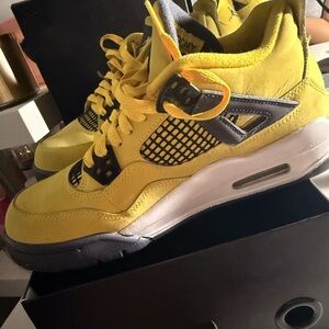 Jordan 4’s Lightnening